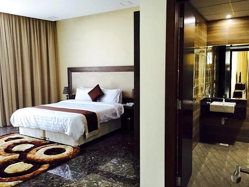 Belle Tower Luxury Apartments Manamah Buitenkant foto
